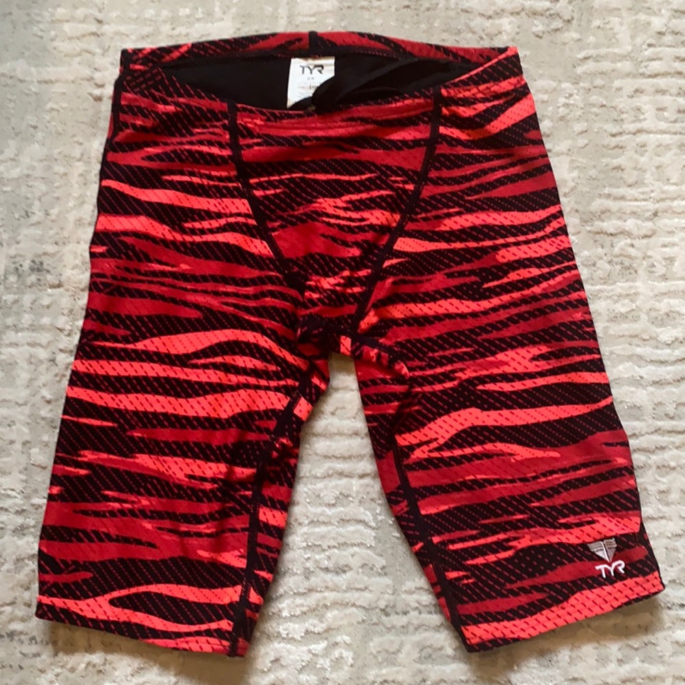 TYR Men’s Jammer. Size 28. Red/Black design. For training/practicing. NWOT